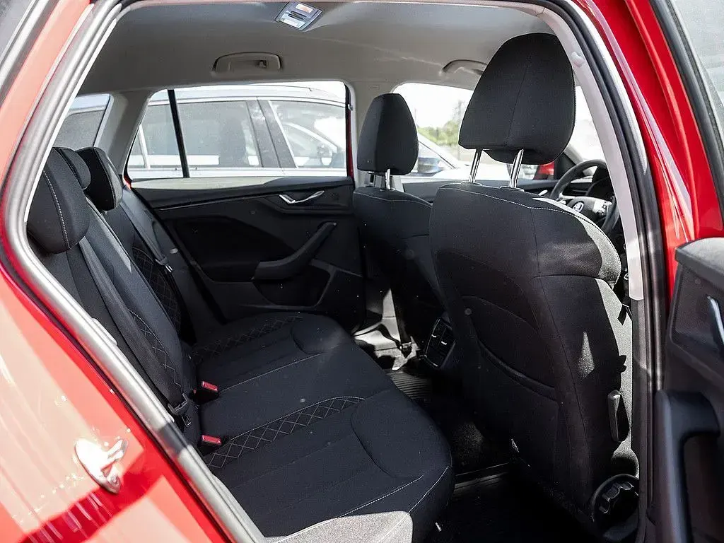 Gebraucht Skoda Kamiq Ambition 95 PS (69 kW) 2023 Rot SUV