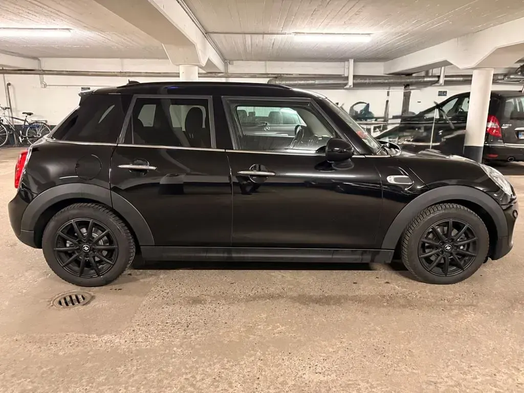 Używany Mini Cooper Chili 136 KM (100 kW) 2016 Purpurowy Hatchback