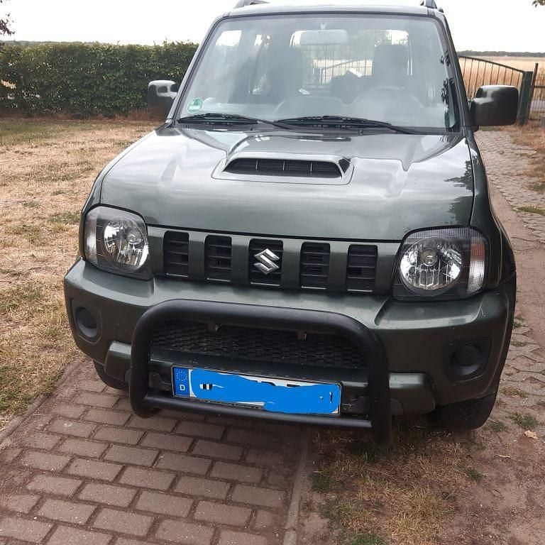 Grün Gebraucht 2016 Suzuki Jimny Club SUV | 14.500 € (Etwas zu teuer) - Bild 1/4