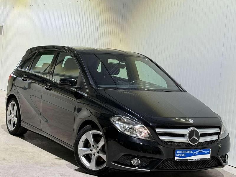 Gebraucht Mercedes B200 156 PS (114 kW) 2014 Kosmosschwarz Van / Kleinbus