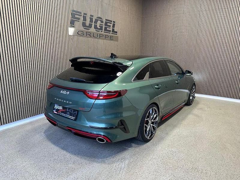 Gebraucht Kia ProCeed GT 204 PS (150 kW) 2023 (exg) experience green met. Kombi
