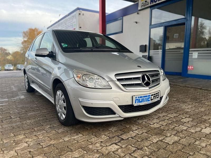 Gebraucht Mercedes B180 116 PS (85 kW) 2010 Silber Van / Kleinbus