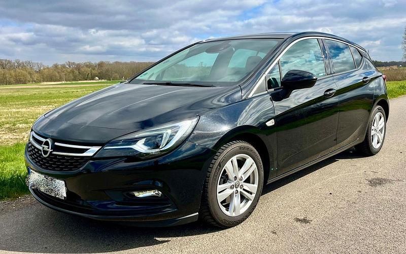 Gebraucht Opel Astra Dynamic 125 PS (91 kW) 2018 Schwarz Limousine