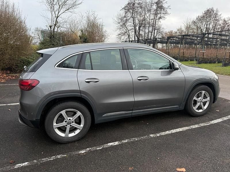 Gebraucht Mercedes GLA220 190 PS (139 kW) 2025 Grau SUV