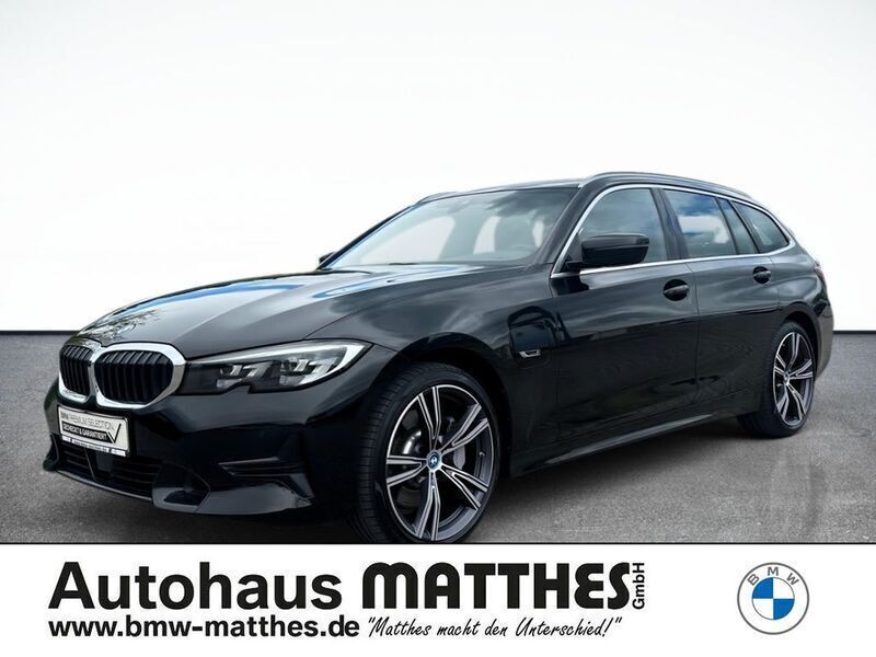 Schwarz Gebraucht 2022 BMW 330e Sport Line Kombi | 31.450 € (Superpreis) - Bild 1/4
