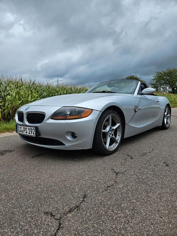 Silber Gebraucht 2003 BMW Z4 Cabrio | 9.350 € (Fairer Preis) - Bild 1/4