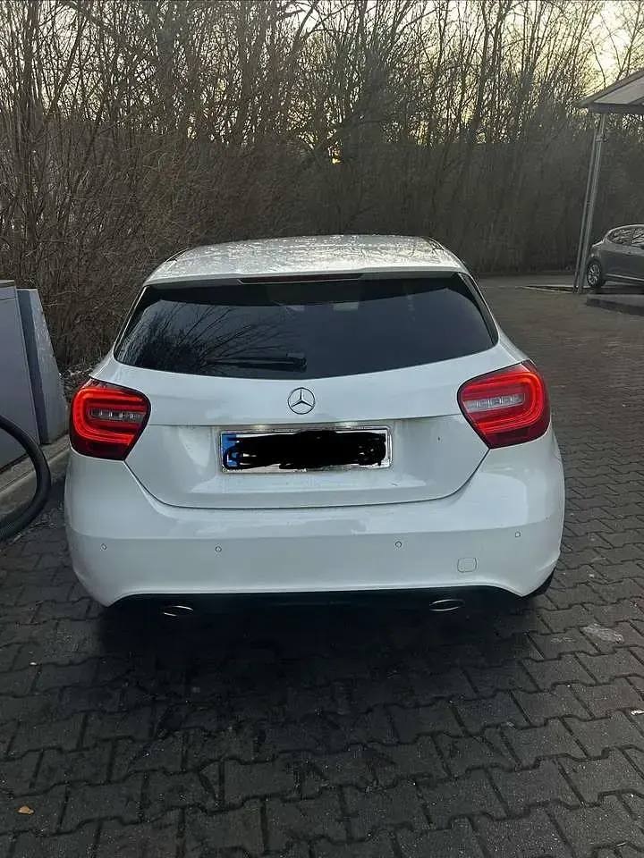 Gebraucht Mercedes A200 156 PS (114 kW) 2014 Weiß Kleinwagen