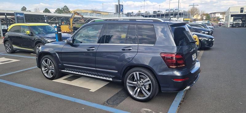 Grau Gebraucht 2014 Mercedes GLK220 AMG SUV | 20.490 € (Fairer Preis) - Bild 1/4