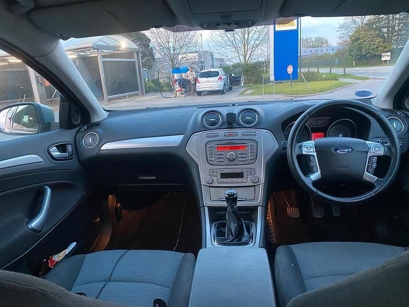 Gebraucht Ford Mondeo 150 PS (110 kW) 2008 Grau Limousine