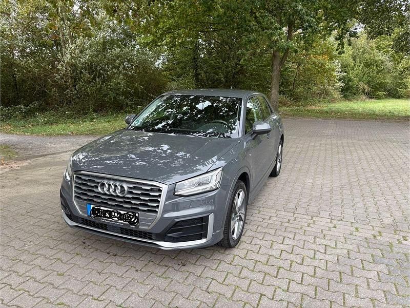 Grau Gebraucht 2017 Audi Q2 Sport SUV | 14.400 € (Fairer Preis) - Bild 1/4