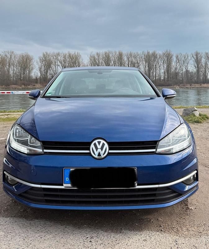 Gebraucht VW Golf VII 116 PS (85 kW) 2018 Blau Kleinwagen