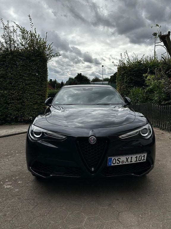 Schwarz Gebraucht 2020 Alfa Romeo Stelvio Veloce SUV | 31.000 € (Etwas zu teuer) - Bild 1/4