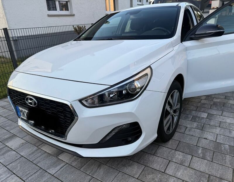 Weiß Gebraucht 2019 Hyundai i30 YES! Limousine | 11.699 € (Guter Preis) - Bild 1/4