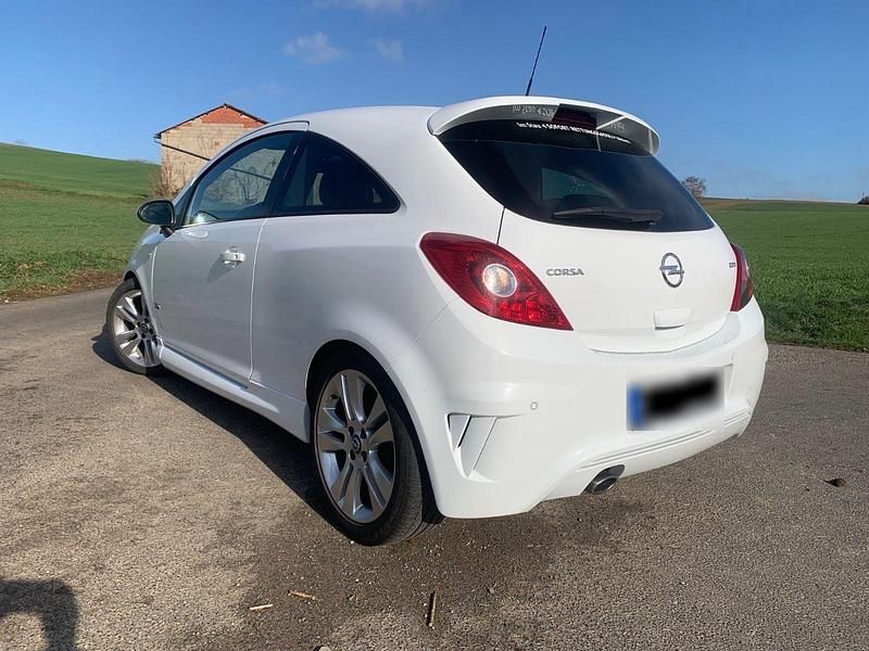 Gebraucht Opel Corsa OPC 95 PS (69 kW) 2010 Weiß Kleinwagen