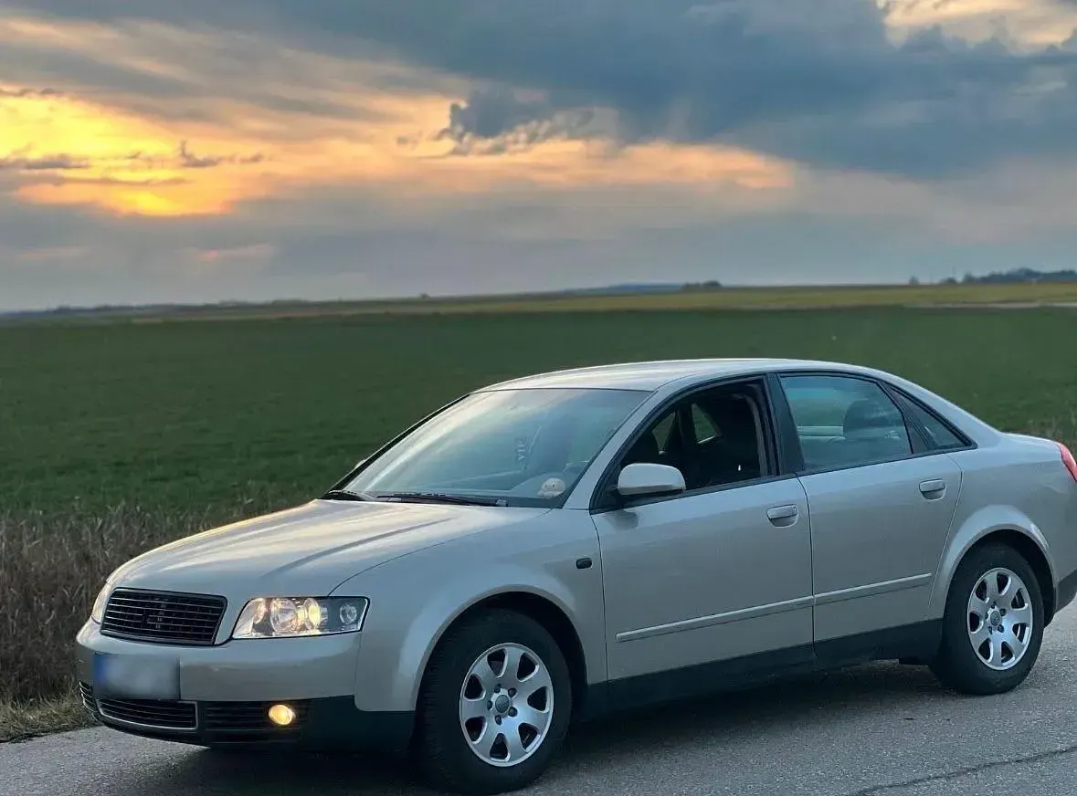 Gebraucht Audi A4 130 PS (95 kW) 2001 Gold Limousine