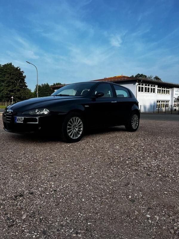 Schwarz Gebraucht 2006 Alfa Romeo 147 Kleinwagen | 2.490 € (Teuer) - Bild 1/4