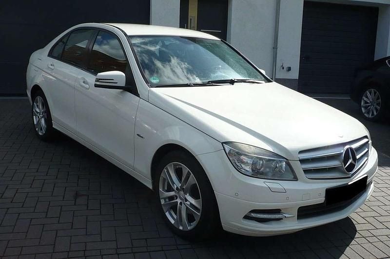 Weiß Gebraucht 2010 Mercedes C220 Limousine | 6.300 € (Fairer Preis) - Bild 1/4
