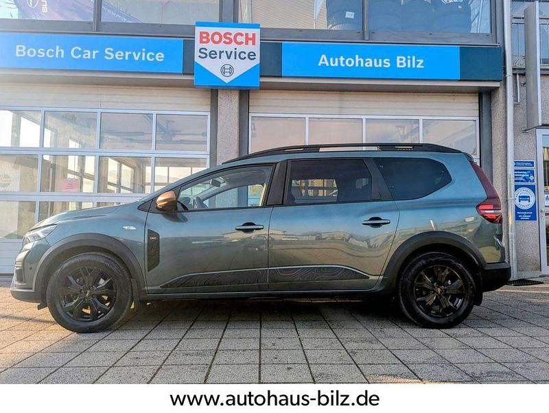 Grün Gebraucht 2023 Dacia Jogger Extreme Van / Kleinbus | 16.880 € (Fairer Preis) - Bild 1/4