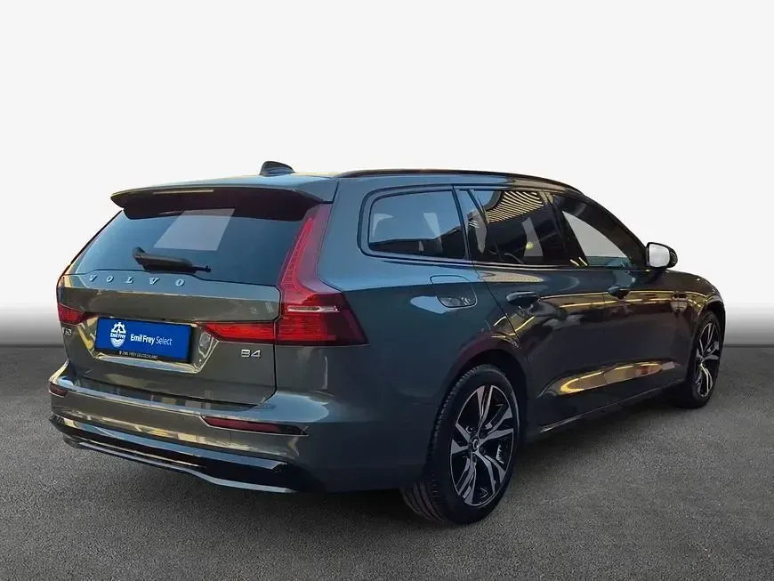 Gebraucht Volvo V60 Plus 197 PS (144 kW) 2025 Forest lake metallic Kombi