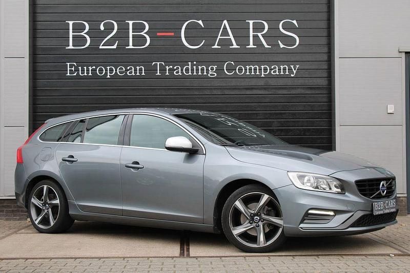 Grau Gebraucht 2015 Volvo V60 R-Design Kombi | 7.400 € (Guter Preis) - Bild 1/4