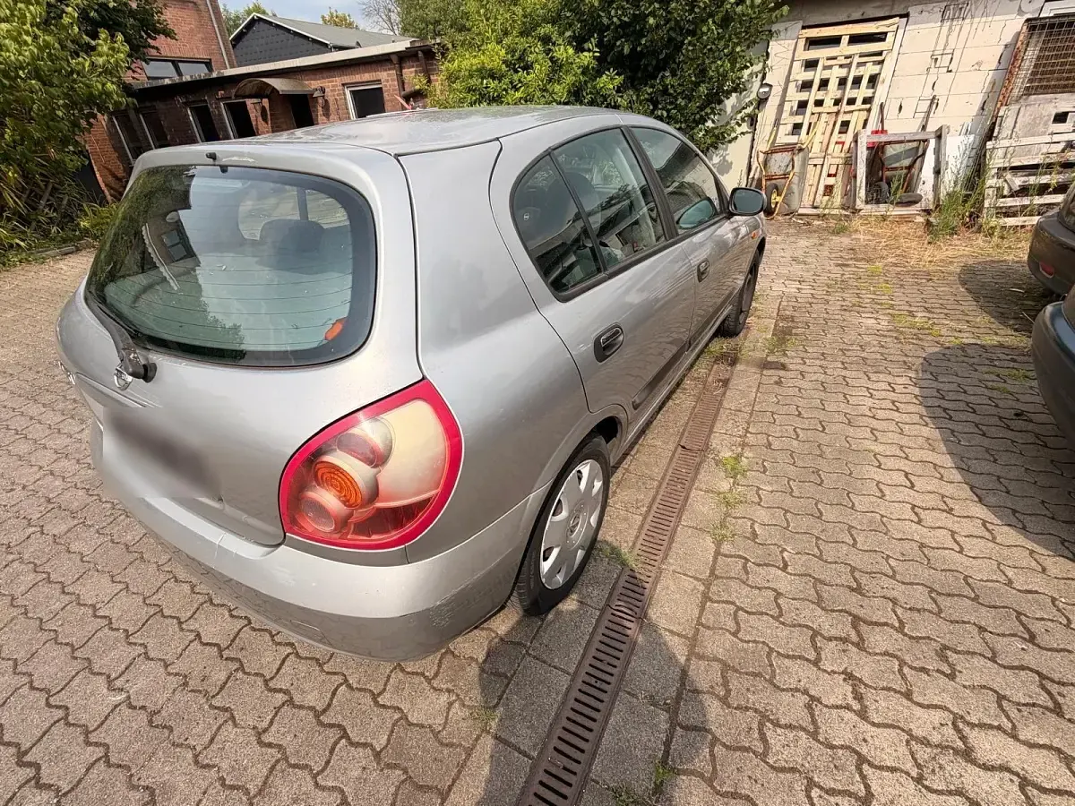 Gebraucht Nissan Almera 102 PS (75 kW) 2003 Silber Limousine