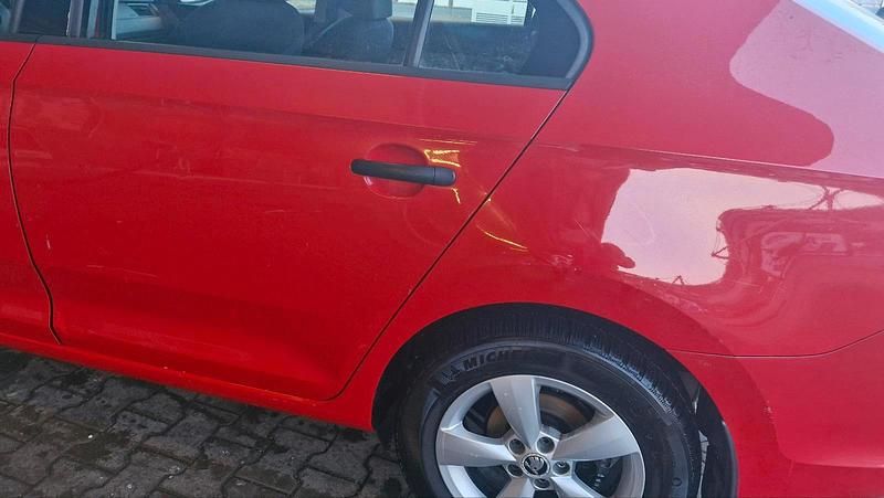 Gebraucht Skoda Rapid Active 86 PS (63 kW) 2014 Rot Limousine