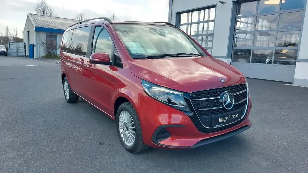 Gebraucht Mercedes V220 Style 163 PS (119 kW) 2025 Hyazinthrot metallic Van / Kleinbus