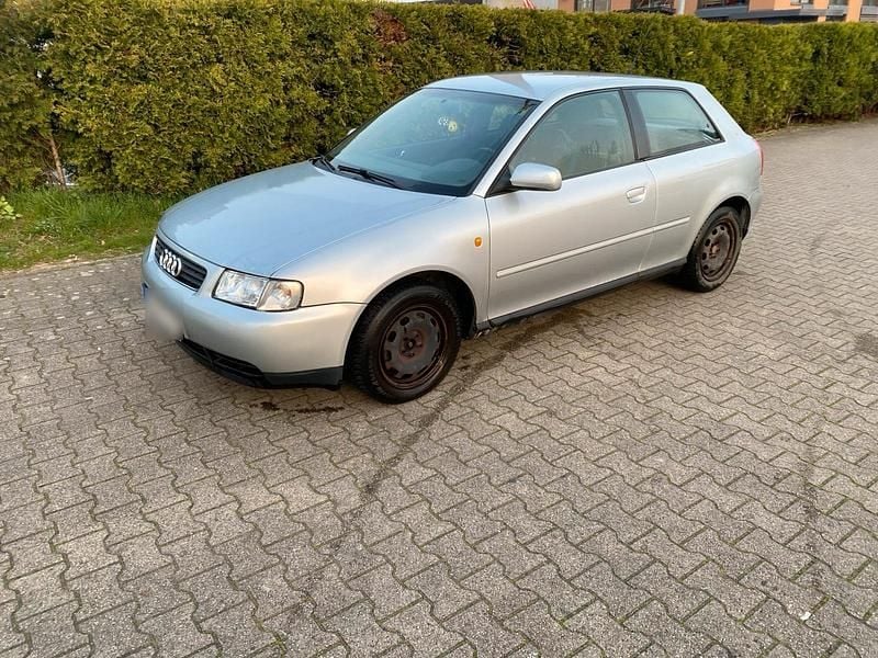 Gebraucht Audi A3 Ambiente 125 PS (91 kW) 1999 Silber Kleinwagen