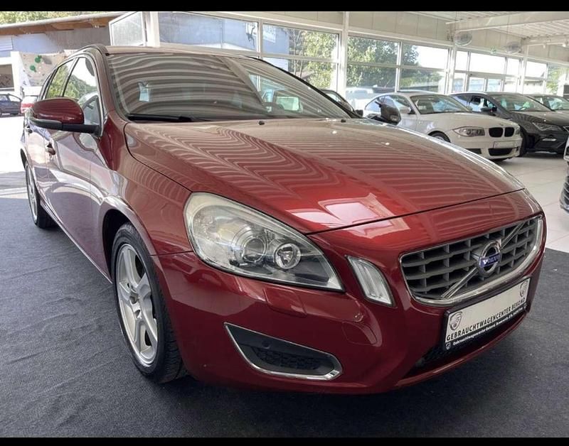 Gebraucht Volvo V60 Momentum 163 PS (119 kW) 2011 Rot Kombi