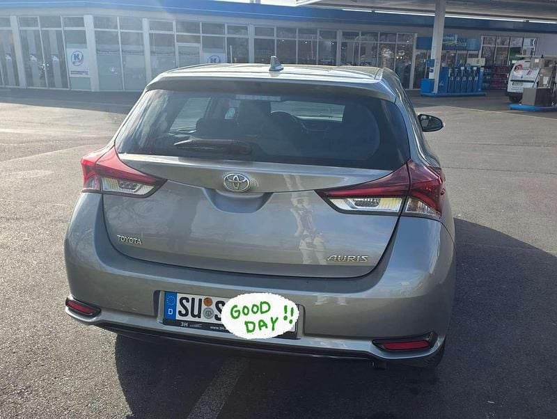 Gebraucht Toyota Auris Cool 99 PS (72 kW) 2015 Grau Limousine
