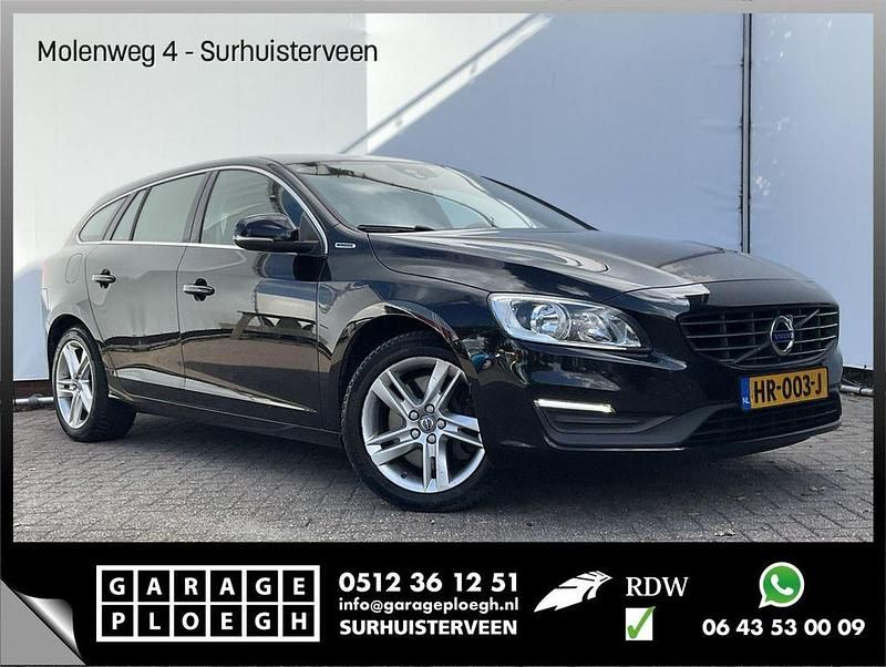 Schwarz Gebraucht 2015 Volvo V60 Momentum Kombi | 5.598 € - Bild 1/4