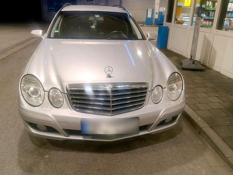 Gebraucht Mercedes E220 163 PS (119 kW) 2007 Schwarz Kombi