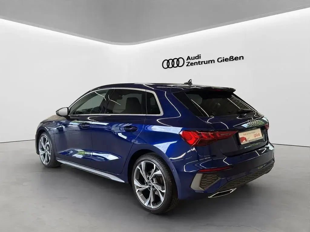 Gebraucht Audi A3 S-Line 150 PS (110 kW) 2023 Navarrablau metallic Limousine
