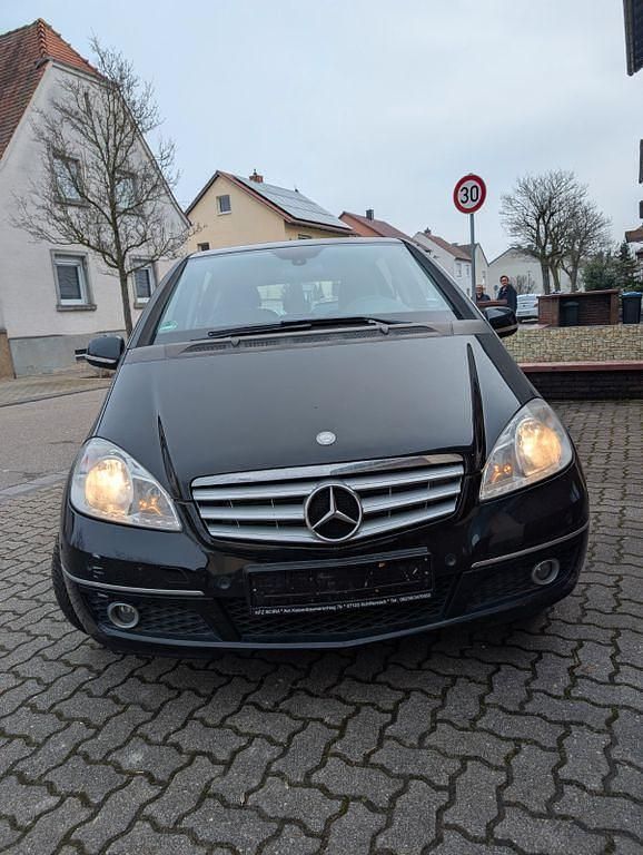 Gebraucht Mercedes A180 116 PS (85 kW) 2011 Schwarz Van / Kleinbus