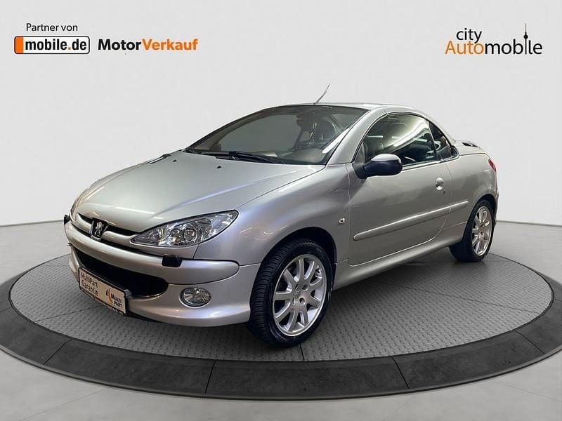 Grau Gebraucht 2005 Peugeot 206 CC Platinum Cabrio | 2.480 € (Etwas zu teuer) - Bild 1/4