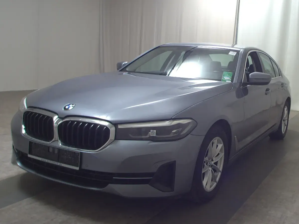 Używany BMW 520 Performance 190 KM (139 kW) 2022 Szary Sedan/Limuzyna