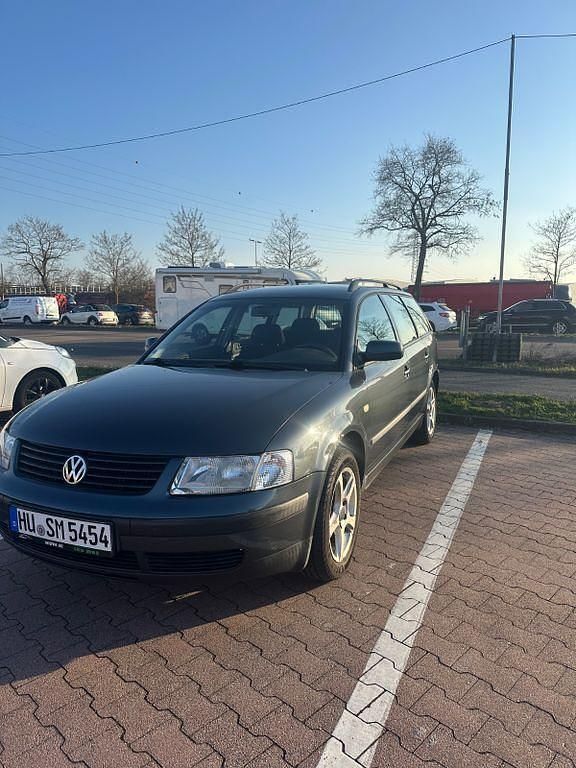 Gebraucht VW Passat Comfortline 101 PS (74 kW) 1998 Grün Limousine