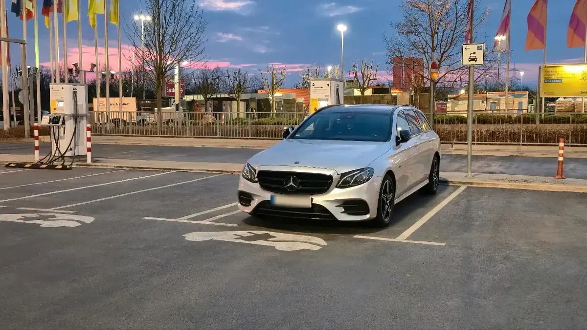 Gebraucht Mercedes E300 AMG 306 PS (225 kW) 2019 Silber Kombi