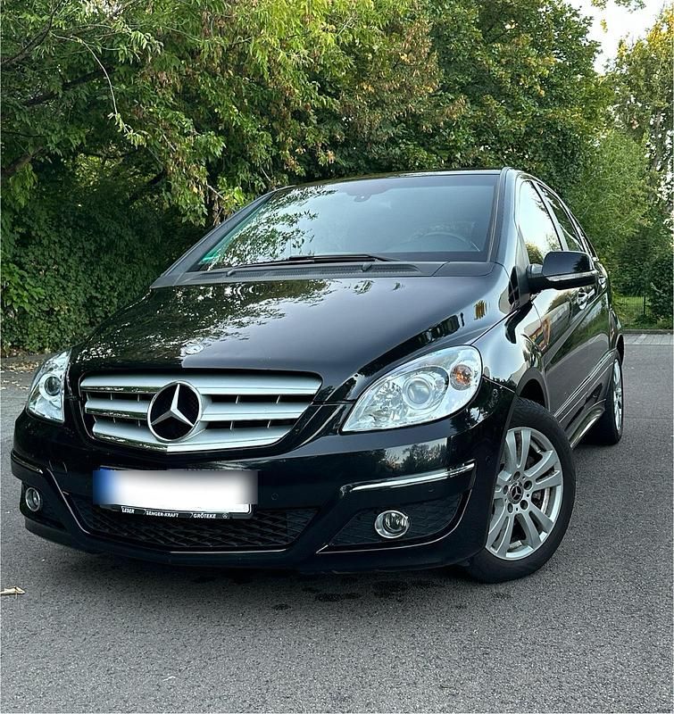 Schwarz Gebraucht 2009 Mercedes B180 Van / Kleinbus | 4.950 € (Fairer Preis) - Bild 1/4
