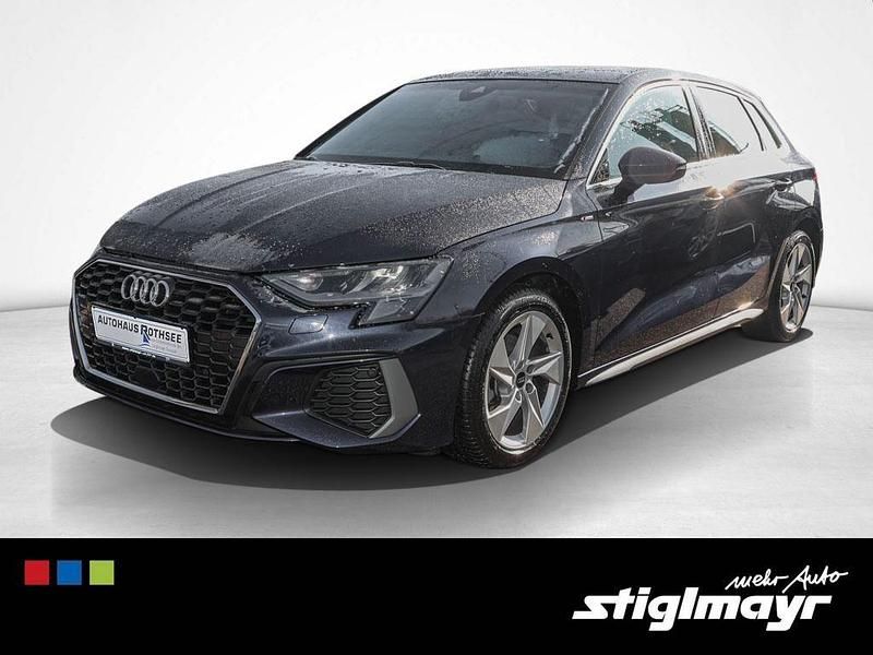 Navarrablau metallic (metallic) Gebraucht 2023 Audi A3 Sportback S-Line Limousine | 31.920 € (Fairer Preis) - Bild 1/4