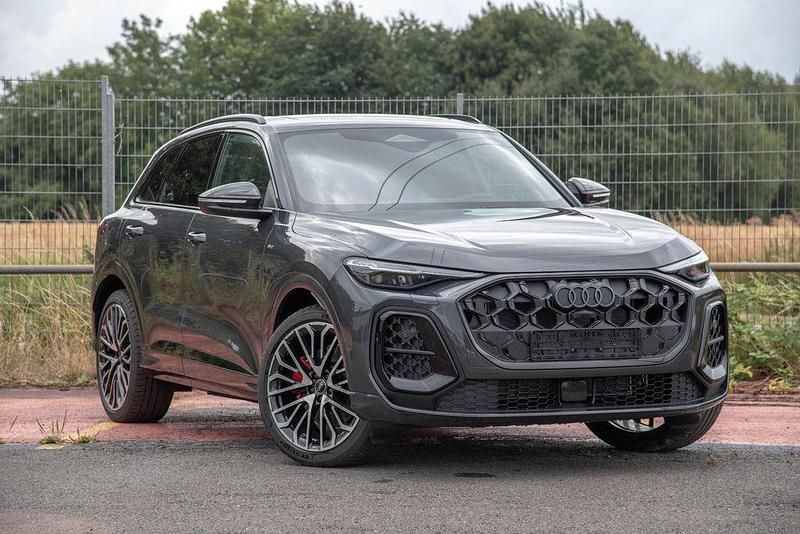 Grau Neu 2025 Audi Q5 S-Line SUV | 73.661 € (Teuer) - Bild 1/4