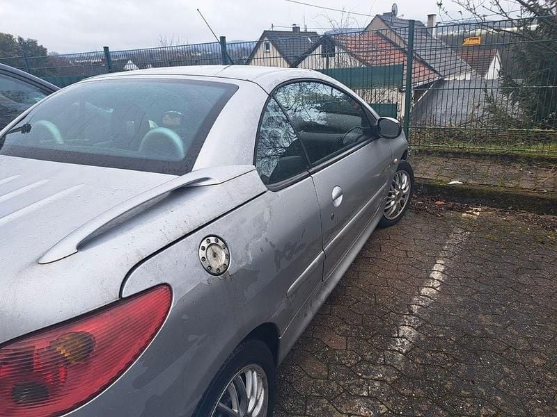 Gebraucht Peugeot 206 CC Quiksilver 109 PS (80 kW) 2005 Silber Cabrio