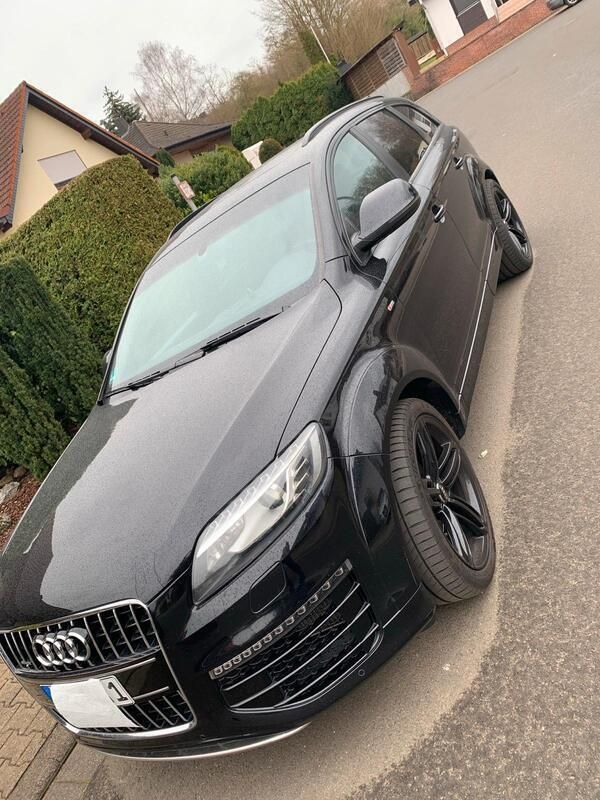 Schwarz Gebraucht 2014 Audi Q7 Ambiente SUV | 26.900 € (Etwas zu teuer) - Bild 1/4