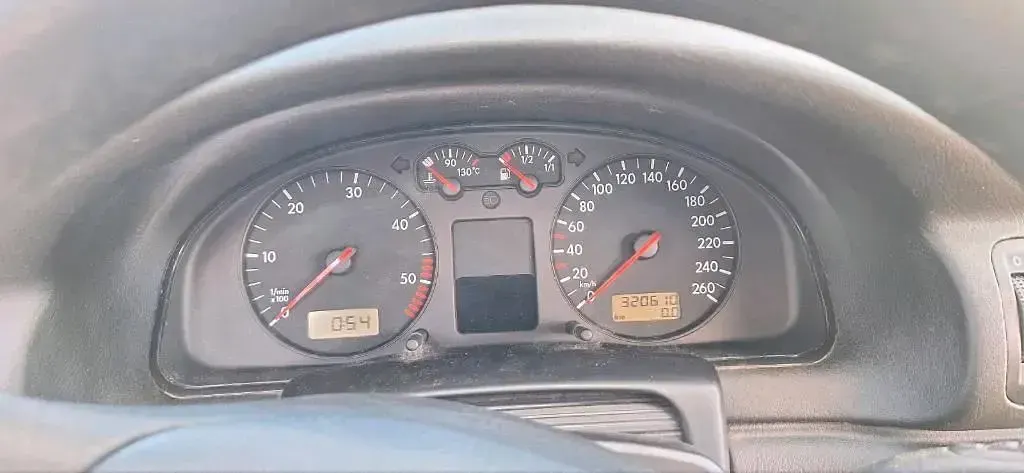 Gebraucht VW Passat 110 PS (80 kW) 2000 Silber Kombi