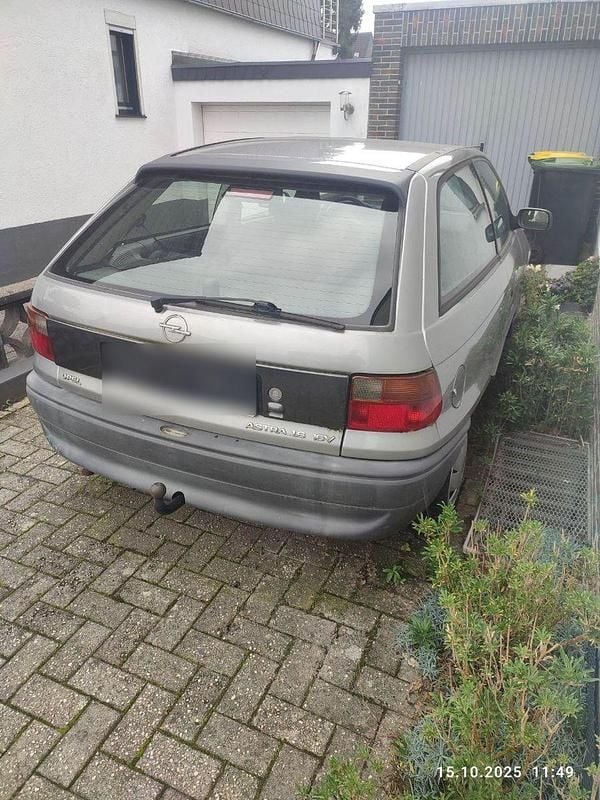 Second-hand Opel Astra 101 CP (74 kW) 1995 Gri Berlinǎ