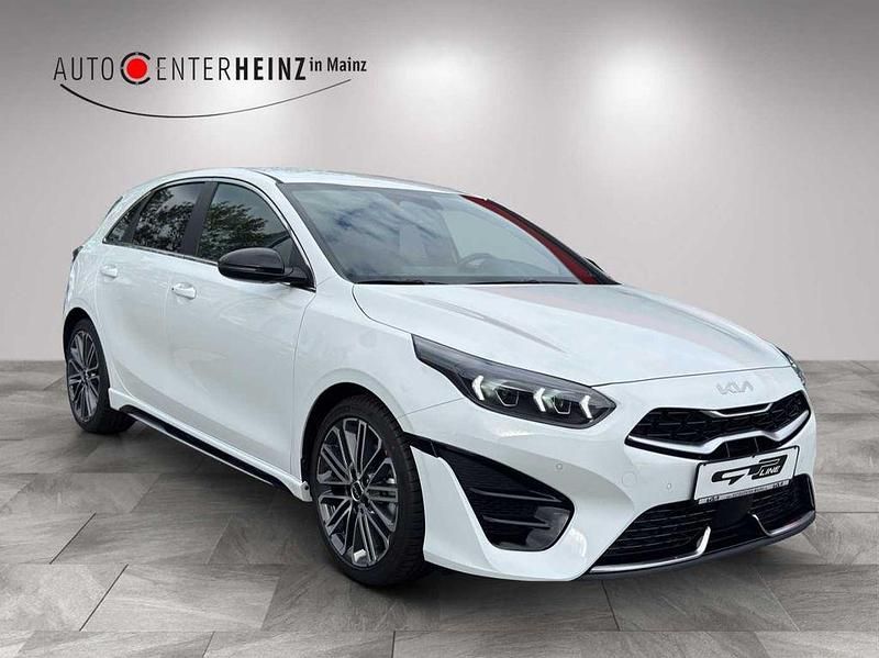Neu Kia Ceed GT GT-Line 140 PS (102 kW) 2025 Deluxeweiß metallic Limousine