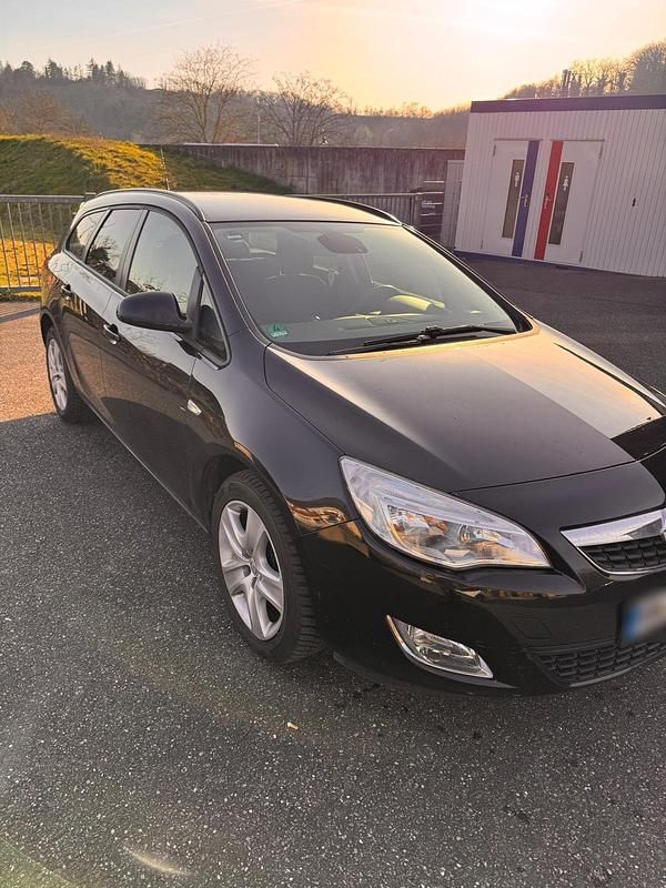 Gebraucht Opel Astra 179 PS (131 kW) 2011 Schwarz Kombi