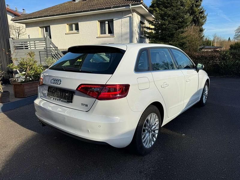 Gebraucht Audi A3 Ambiente 122 PS (89 kW) 2013 Gletscherweiss metallic Kleinwagen