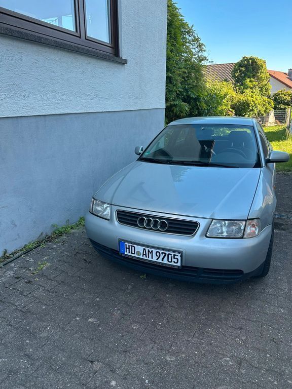 Grau Gebraucht 1998 Audi A3 Kleinwagen | 700 € (Superpreis) - Bild 1/3