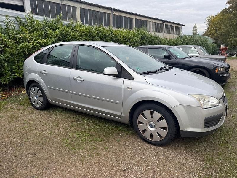 Gebraucht Ford Focus Style 101 PS (74 kW) 2007 Silber Limousine